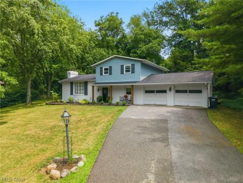 1884 Spring Valley Avenue NW Canton OH 44708