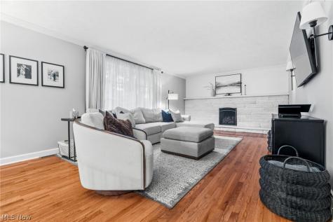 1884 Spring Valley Avenue NW Canton OH 44708