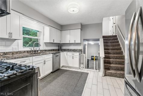 1884 Spring Valley Avenue NW Canton OH 44708