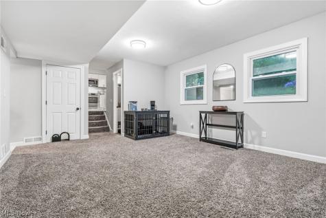 1884 Spring Valley Avenue NW Canton OH 44708