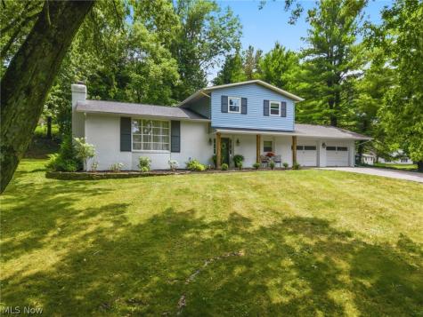 1884 Spring Valley Avenue NW Canton OH 44708