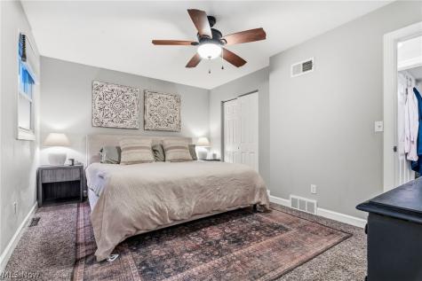 1884 Spring Valley Avenue NW Canton OH 44708