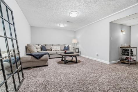 1884 Spring Valley Avenue NW Canton OH 44708