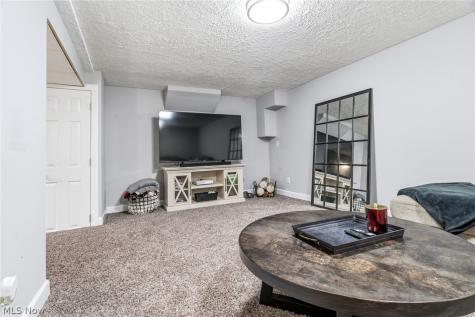 1884 Spring Valley Avenue NW Canton OH 44708