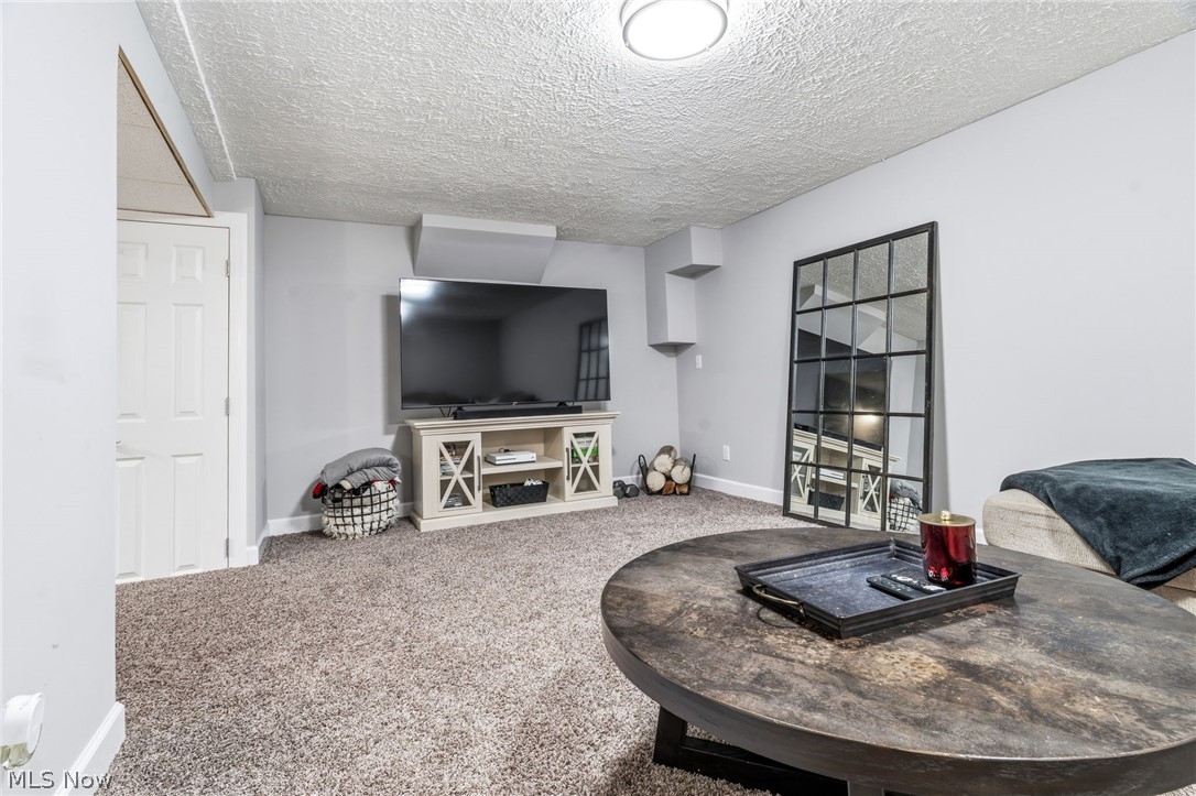 1884 Spring Valley Avenue NW Canton OH 44708
