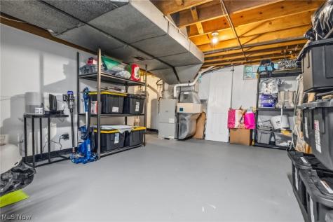 1884 Spring Valley Avenue NW Canton OH 44708