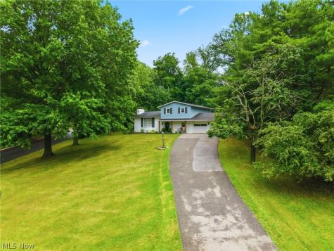 1884 Spring Valley Avenue NW Canton OH 44708
