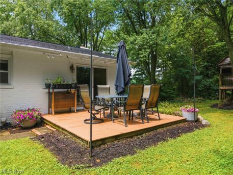 1884 Spring Valley Avenue NW Canton OH 44708