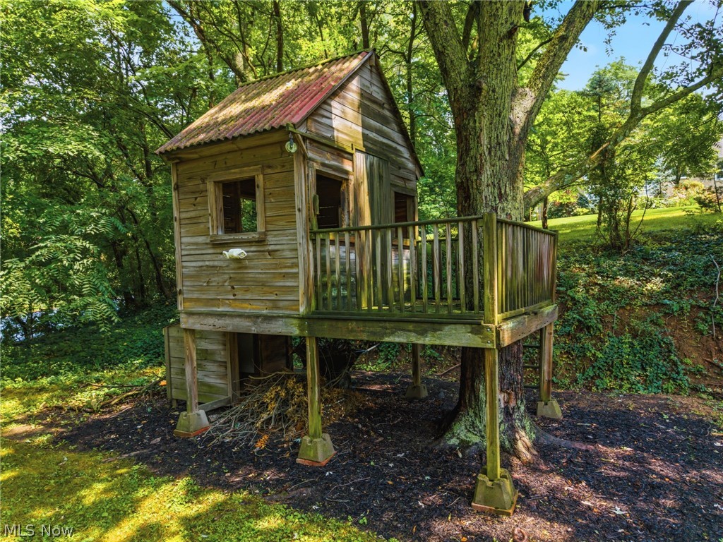 1884 Spring Valley Avenue NW Canton OH 44708