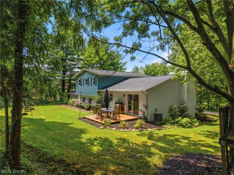 1884 Spring Valley Avenue NW Canton OH 44708