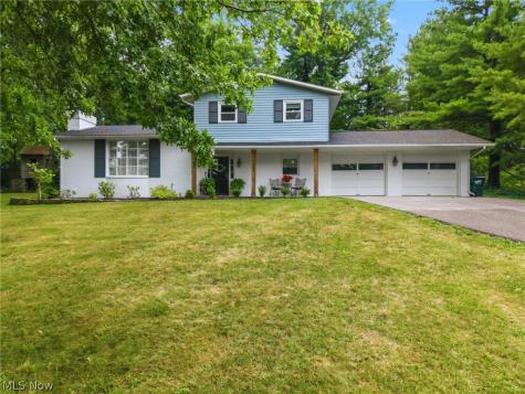 1884 Spring Valley Avenue NW Canton OH 44708