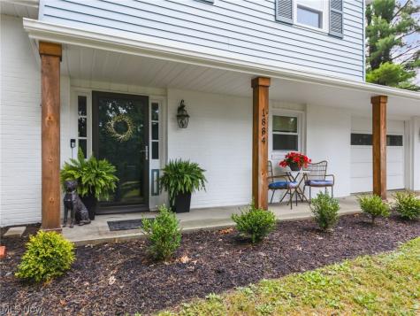 1884 Spring Valley Avenue NW Canton OH 44708