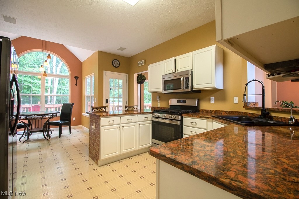 403 Downing Drive Chardon OH 44024