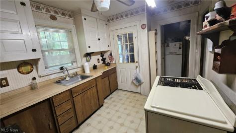14522 Granger Road Maple Heights OH 44137