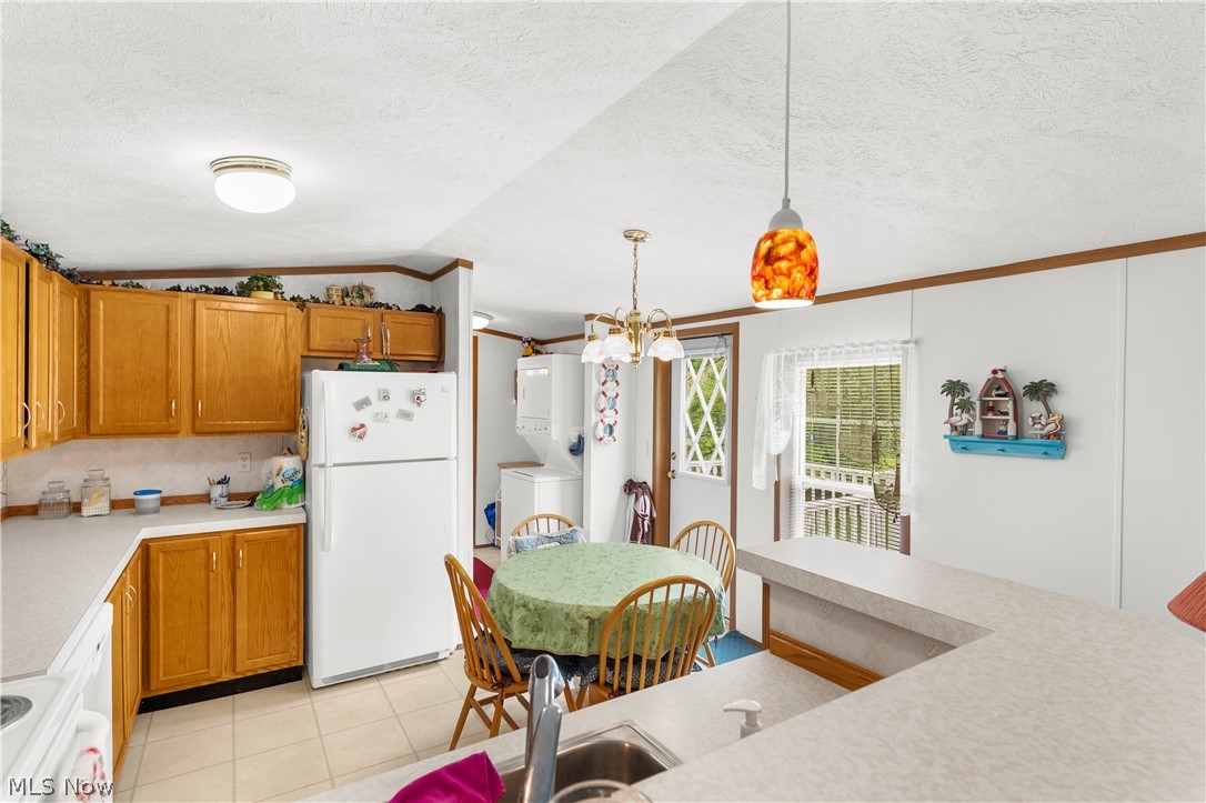 6886 Lindsley Avenue Andover OH 44003