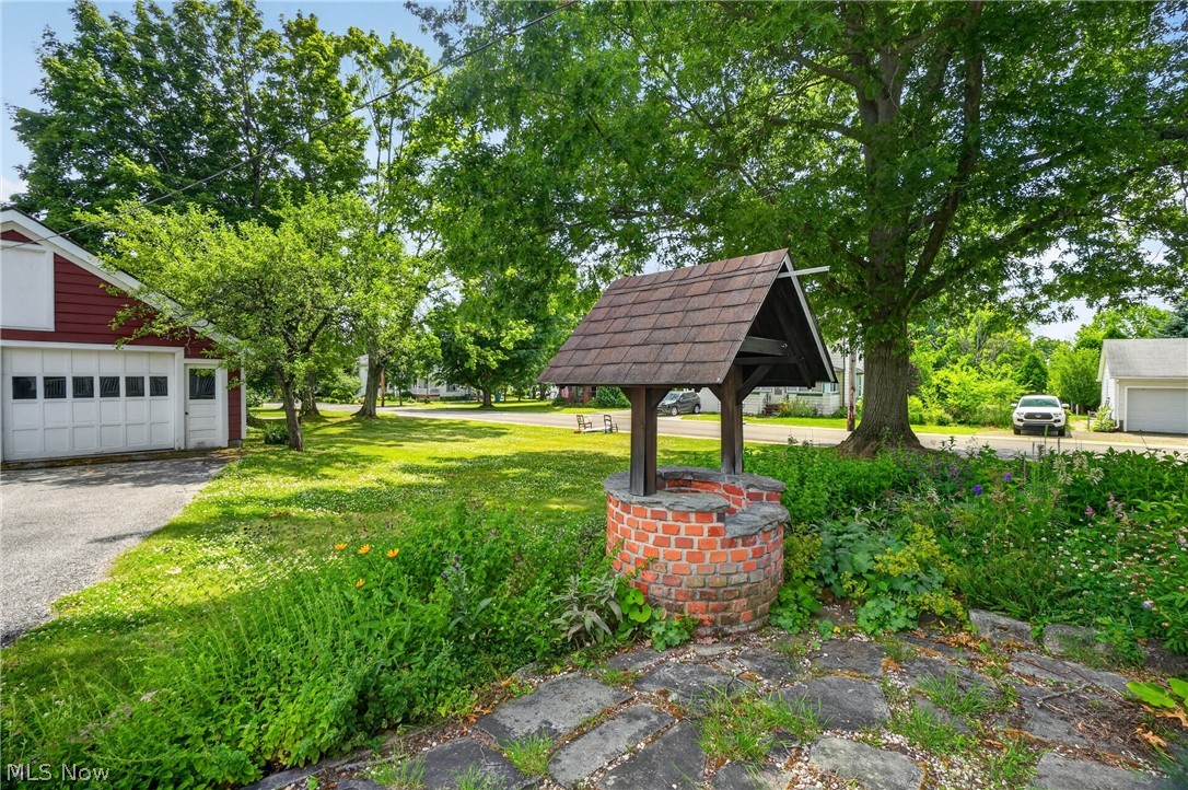 13721 Spring Street Burton OH 44021