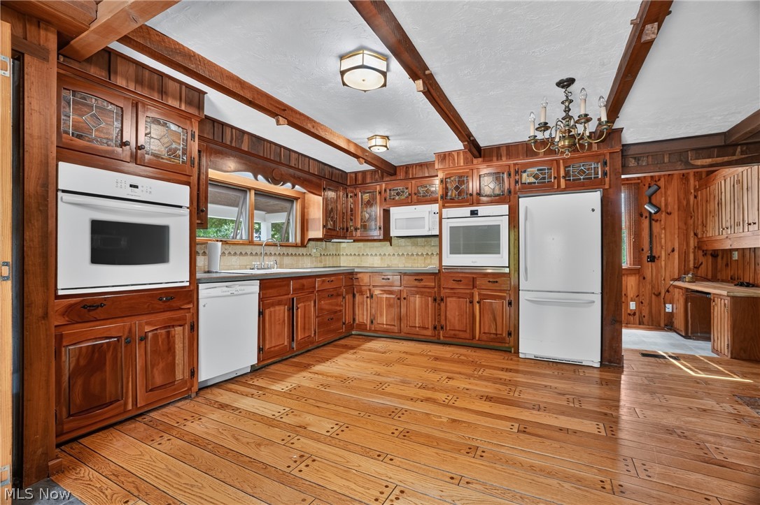 13721 Spring Street Burton OH 44021