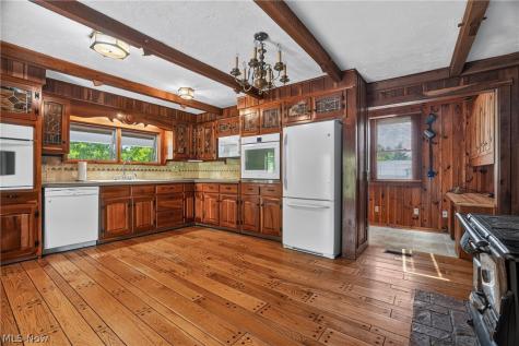13721 Spring Street Burton OH 44021