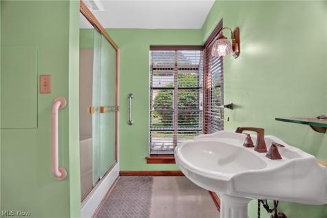 13721 Spring Street Burton OH 44021