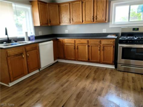 49 15th Street NW Barberton OH 44203