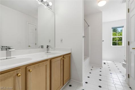 408 Driftwood Court Copley OH 44321