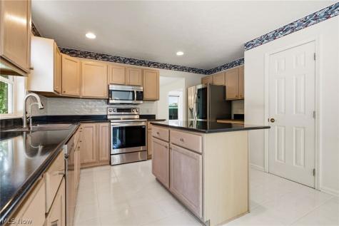 408 Driftwood Court Copley OH 44321