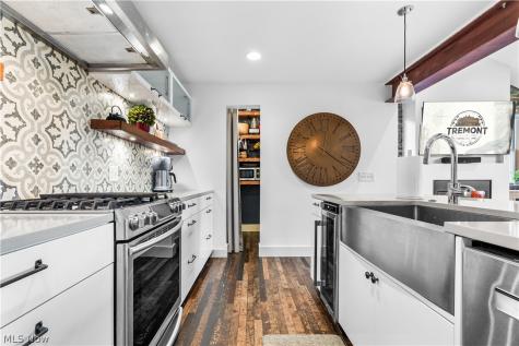 2307 Thurman Avenue Cleveland OH 44113