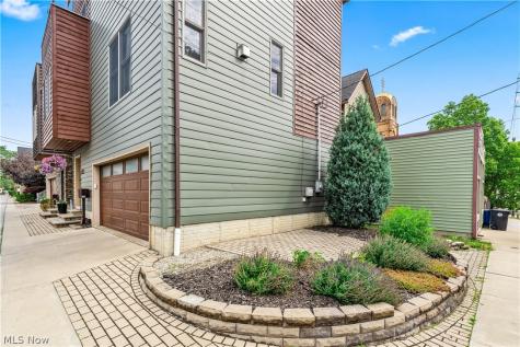 2307 Thurman Avenue Cleveland OH 44113