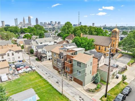 2307 Thurman Avenue Cleveland OH 44113