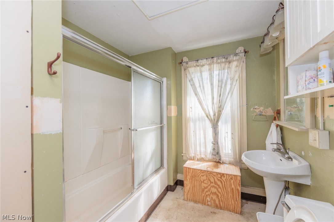528 Turner Street Elyria OH 44035