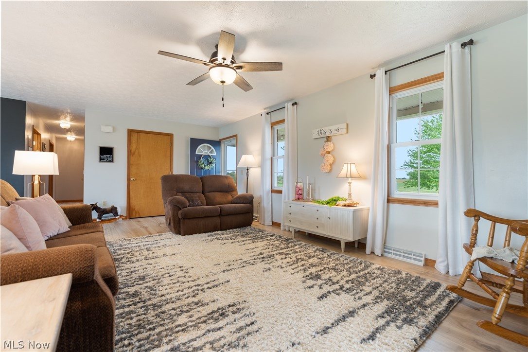 9272 Andora Road NE East Rochester OH 44625