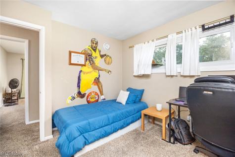 4888 N Sedgewick Road Lyndhurst OH 44124
