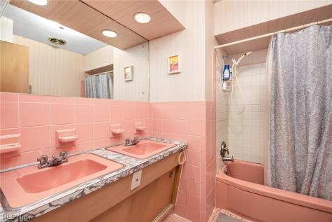 4888 N Sedgewick Road Lyndhurst OH 44124