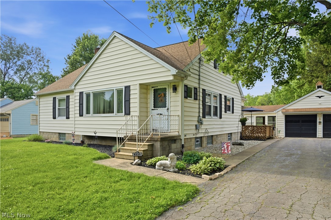 8225 Kenyon Drive SE Warren OH 44484