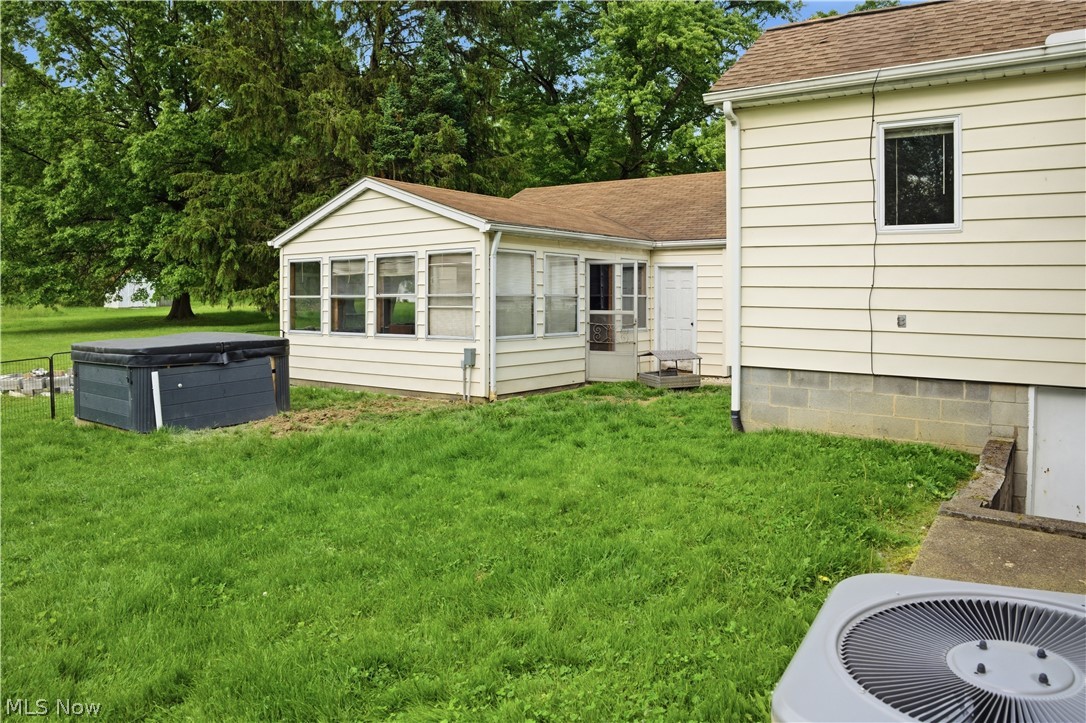 8225 Kenyon Drive SE Warren OH 44484