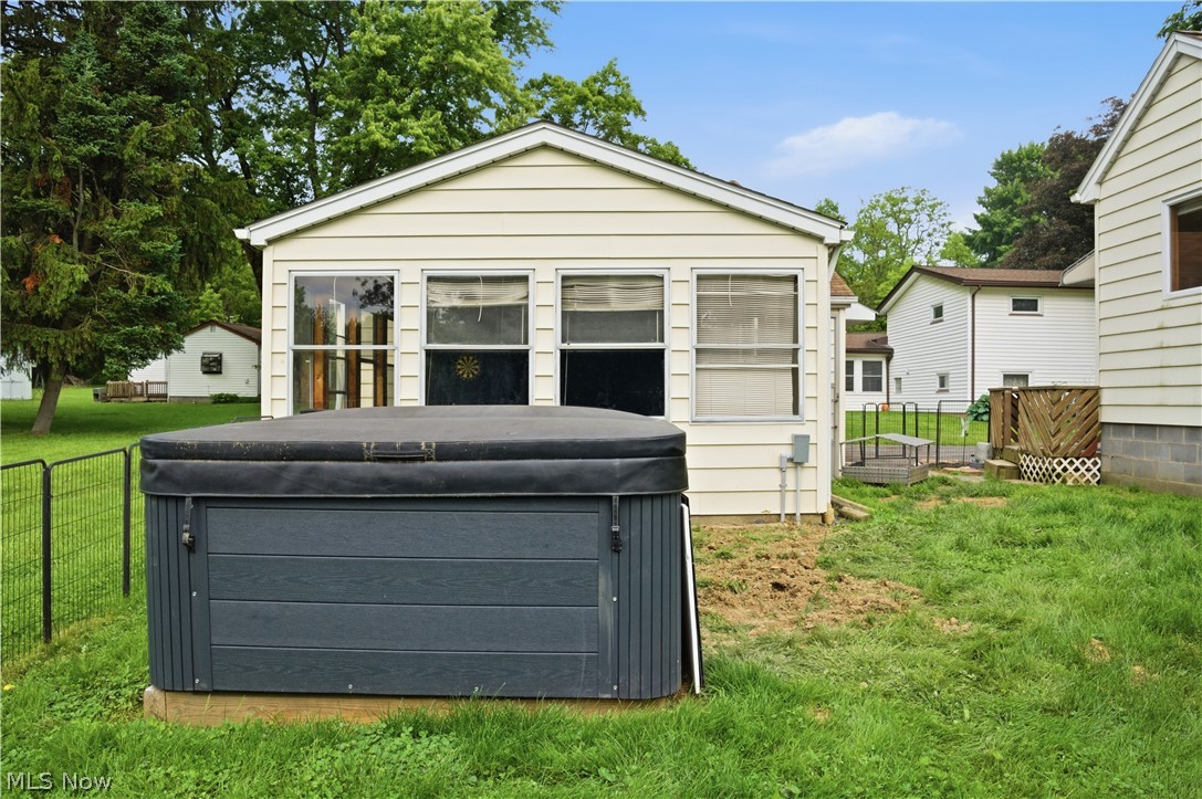 8225 Kenyon Drive SE Warren OH 44484