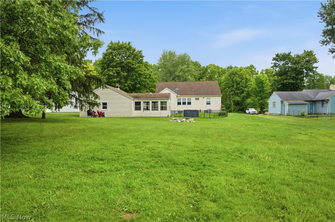 8225 Kenyon Drive SE Warren OH 44484