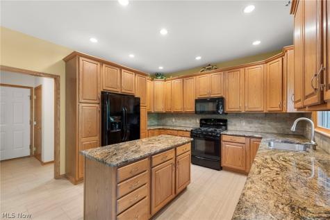10 Cayuga Trail Malvern OH 44644
