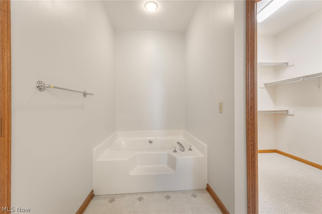 10 Cayuga Trail Malvern OH 44644