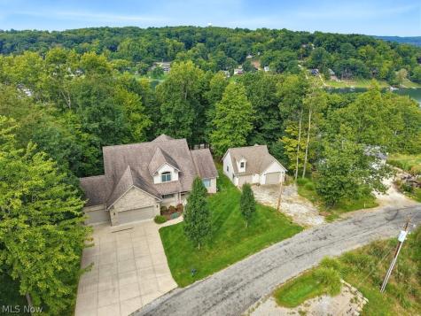 10 Cayuga Trail Malvern OH 44644