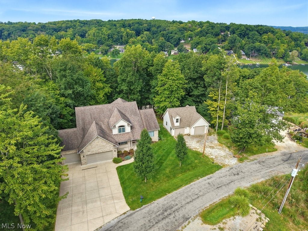 10 Cayuga Trail Malvern OH 44644