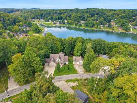 10 Cayuga Trail Malvern OH 44644