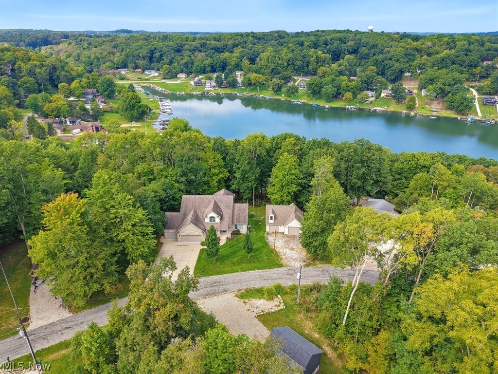 10 Cayuga Trail Malvern OH 44644