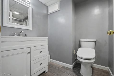 1372 Doncaster Drive Youngstown OH 44511