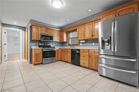 1372 Doncaster Drive Youngstown OH 44511