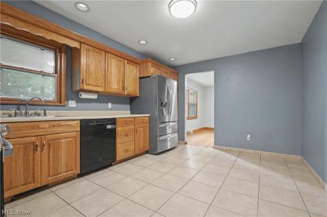 1372 Doncaster Drive Youngstown OH 44511