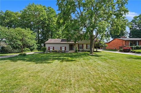 1372 Doncaster Drive Youngstown OH 44511