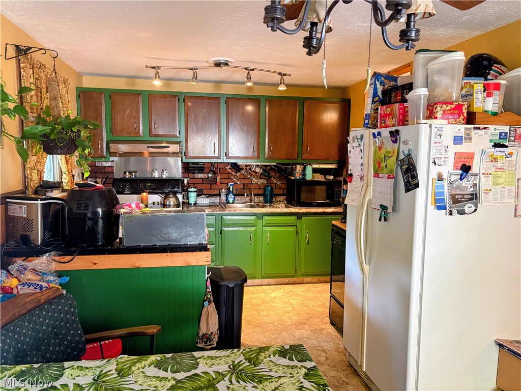 1717 Stirling Road Madison OH 44057