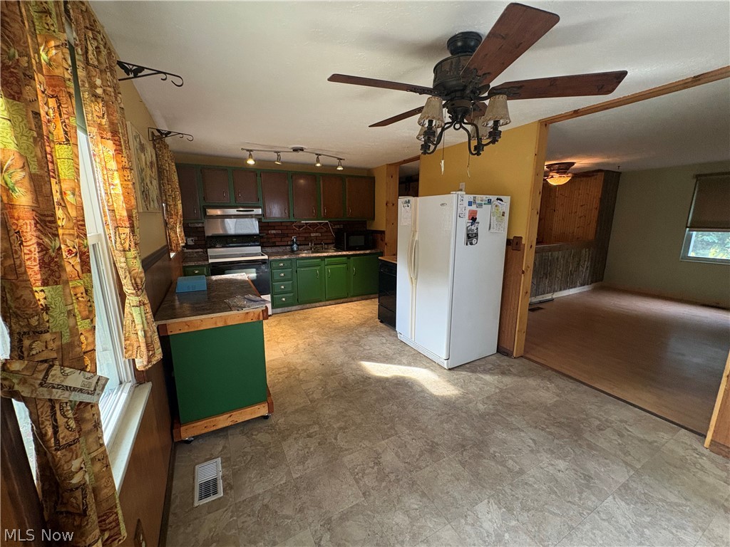 1717 Stirling Road Madison OH 44057