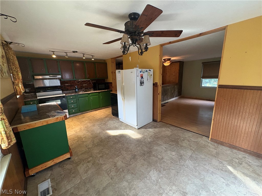 1717 Stirling Road Madison OH 44057